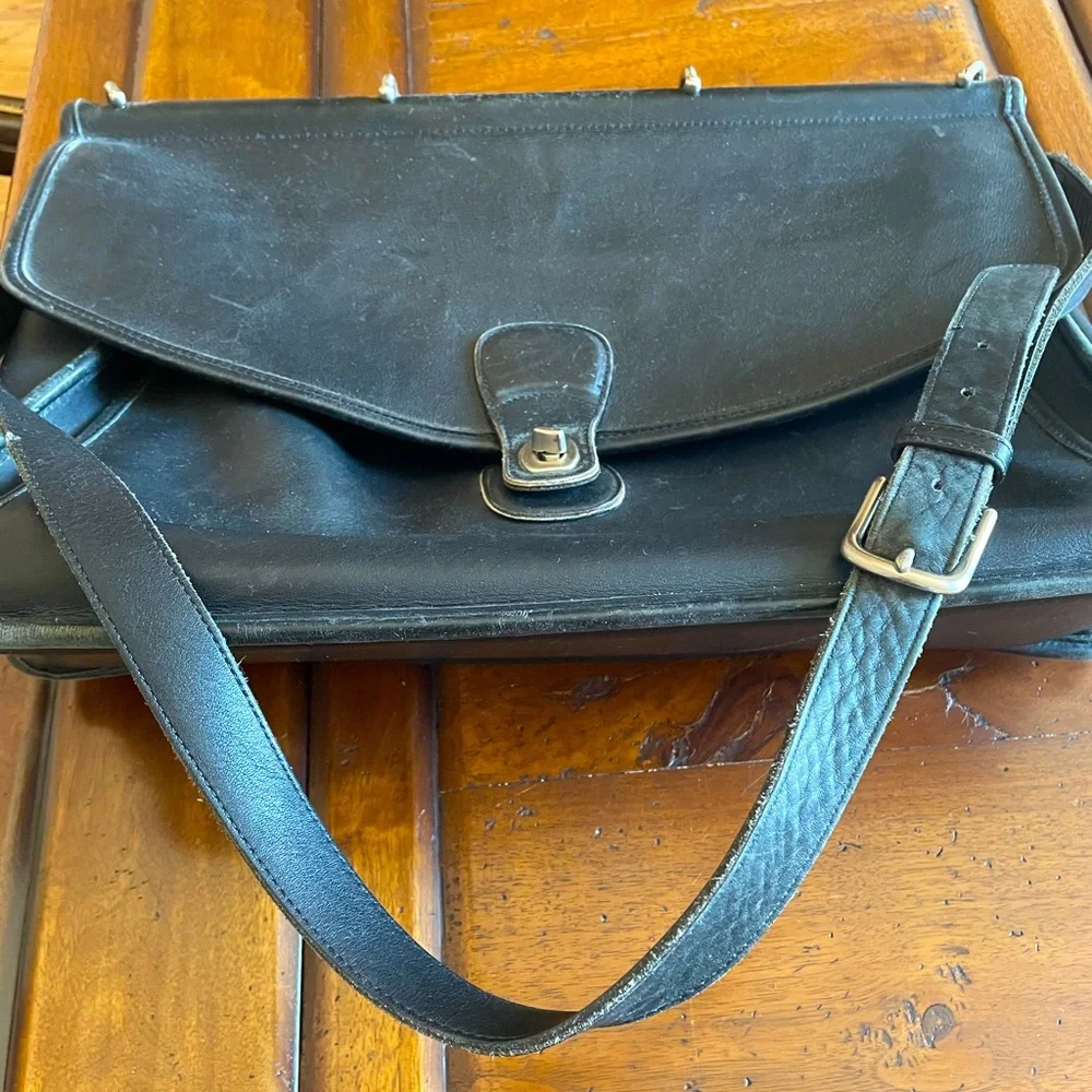 Vintage COACH leather messenger bag